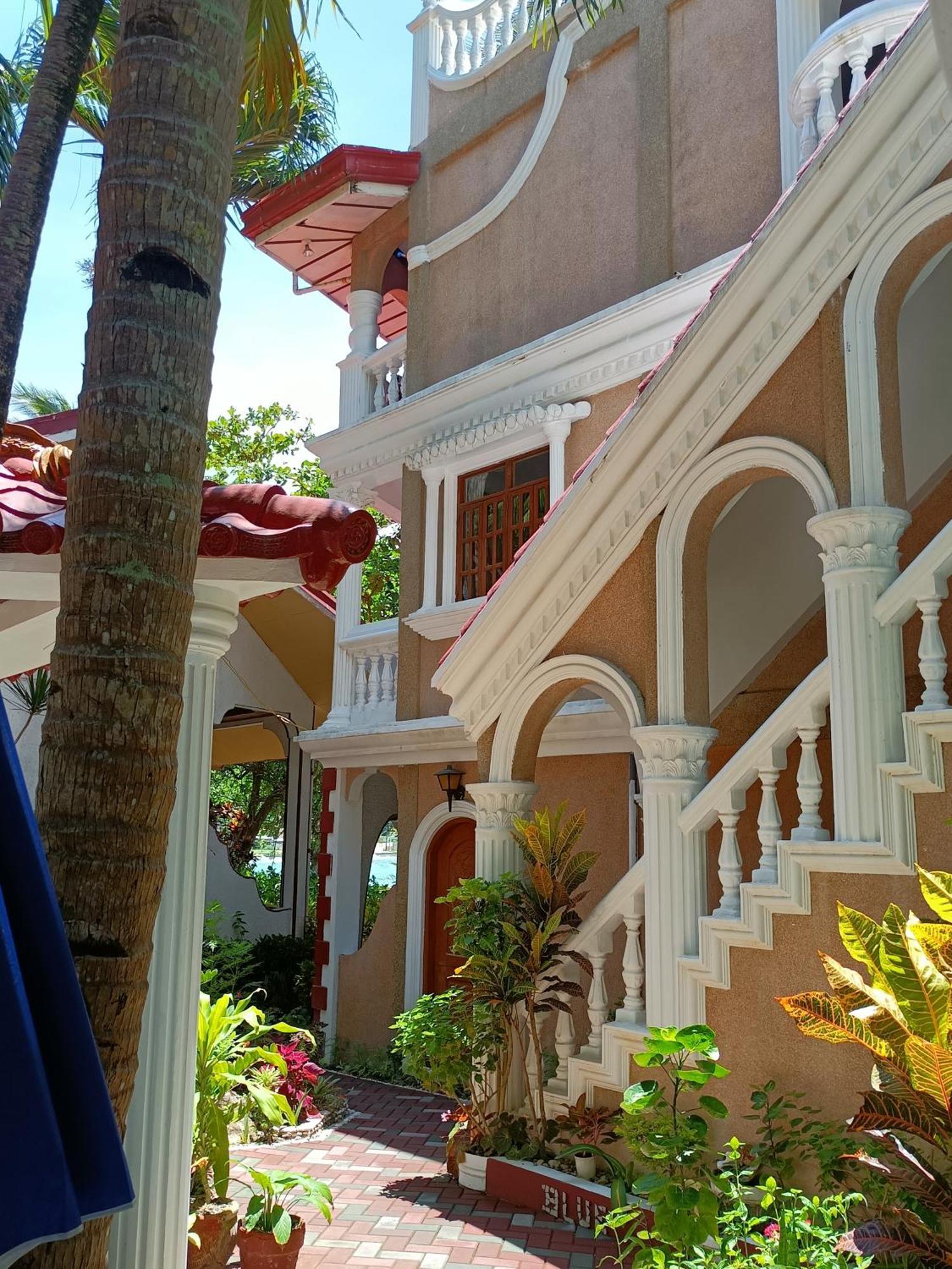 Blue Crystal Beach Resort Пуерто Галера Екстериор снимка