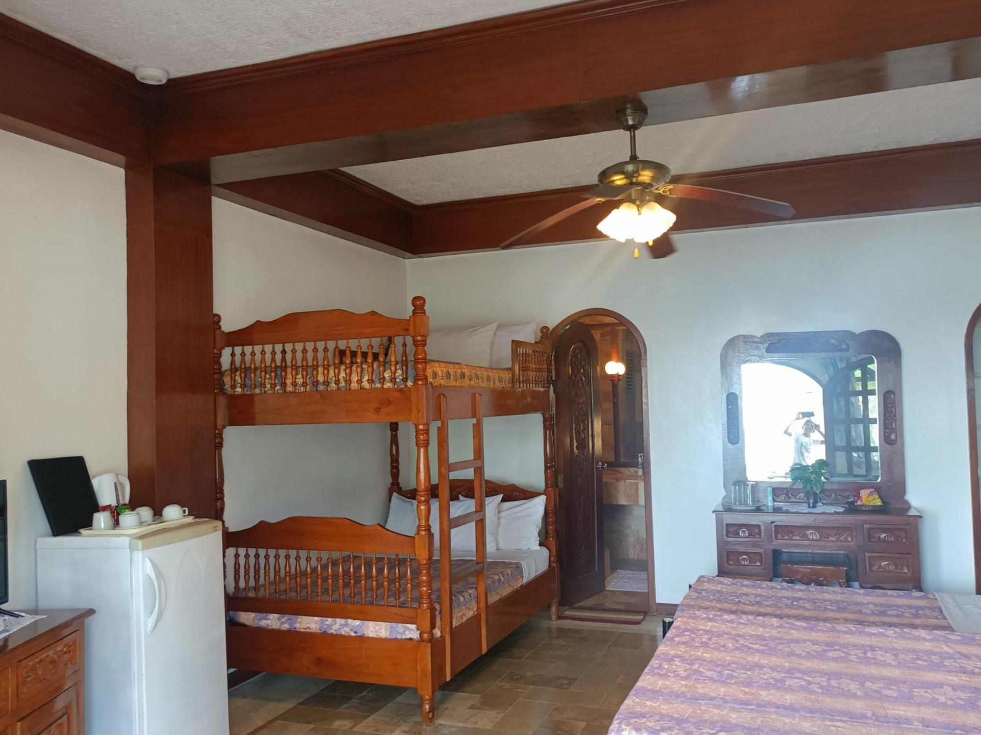 Blue Crystal Beach Resort Пуерто Галера Екстериор снимка