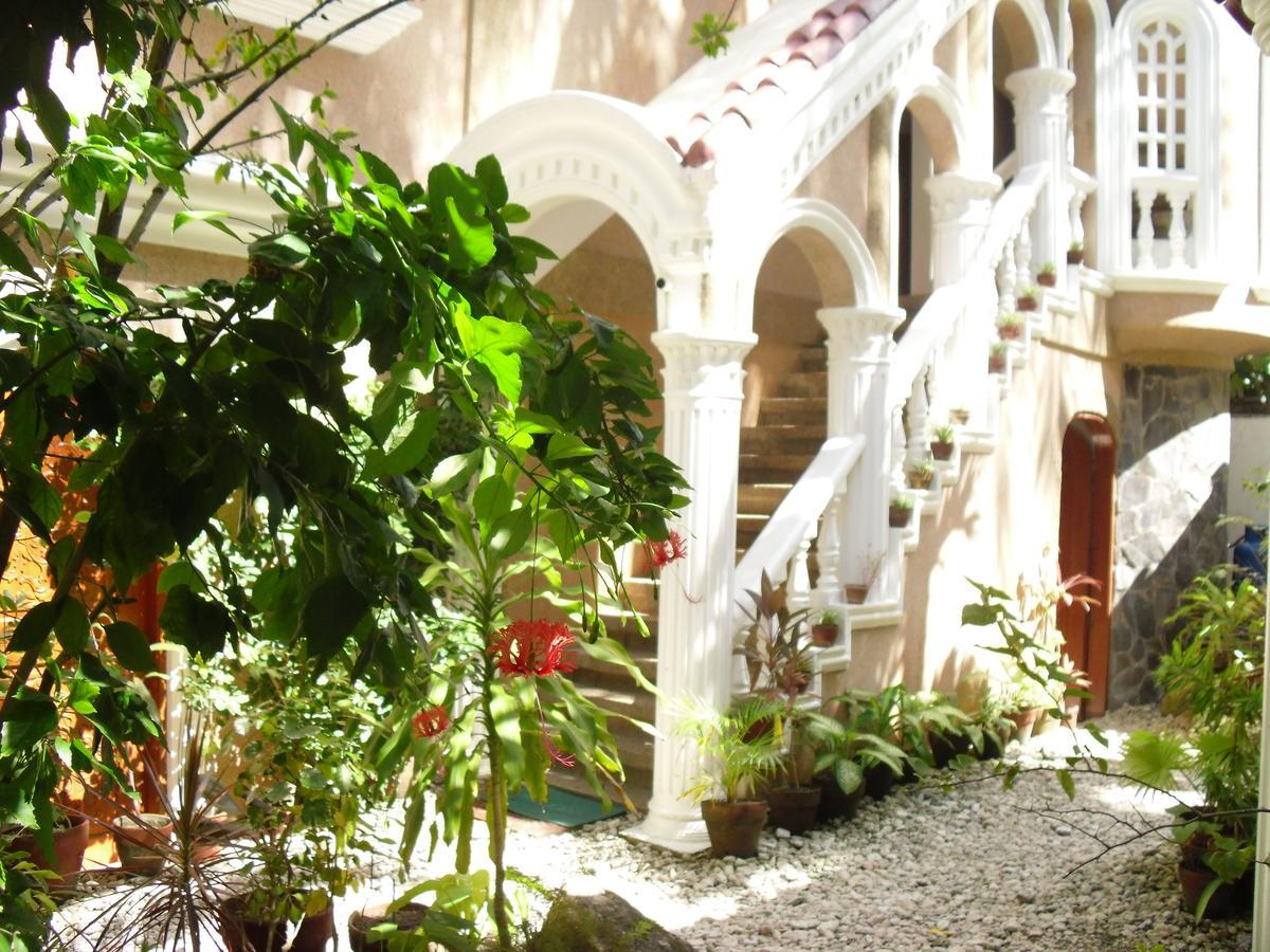 Blue Crystal Beach Resort Пуерто Галера Екстериор снимка
